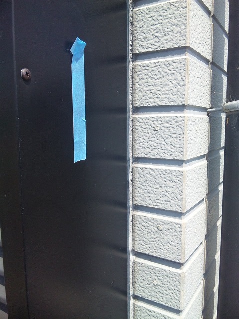 サッシの横側のシーリング材